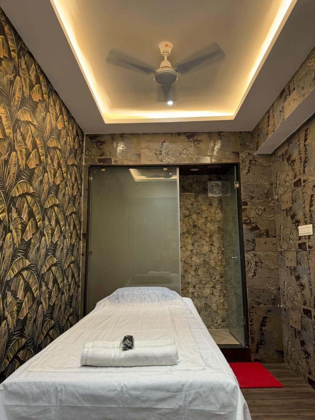 HF Spa and Salon interior photograph 3