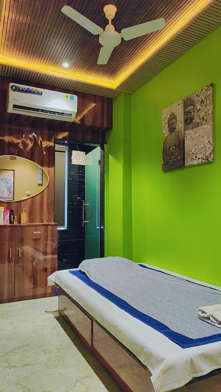 HF Spa and Salon interior photograph 4