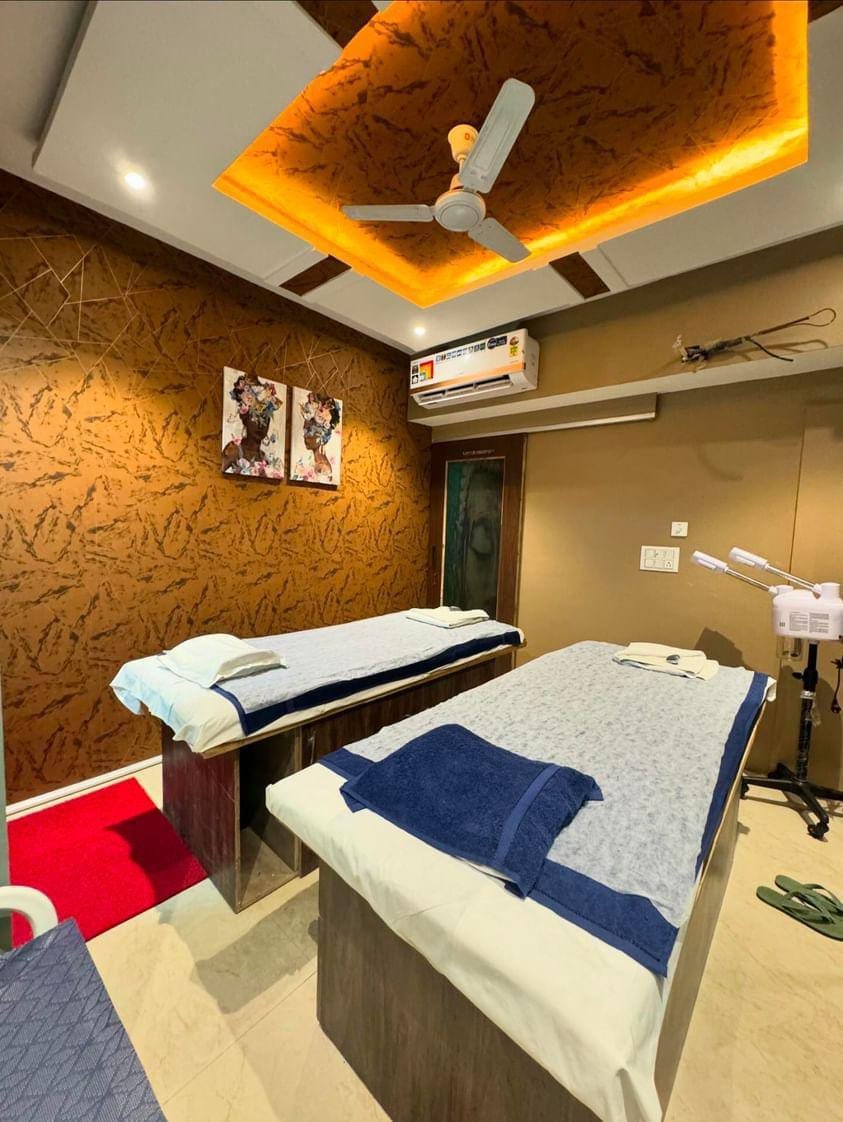 HF Spa and Salon interior photograph 11